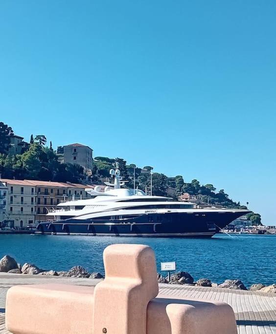 Sweet Liana Un Tuffo Nel Cuore Del Paese Porto Santo Stefano  Kültér fotó